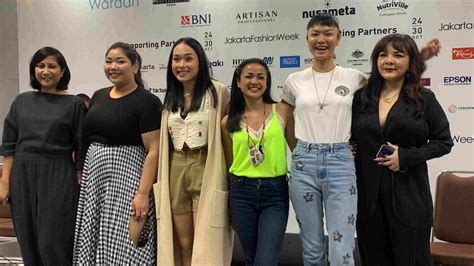 Foto Suarakan Kekuatan Wanita Kelly Tandiono Gandeng Luna Maya Sampai