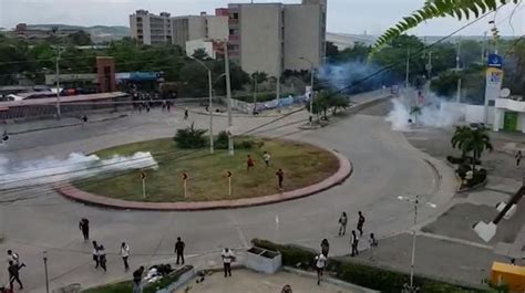 Estudiantes de UniAtlántico se enfrentaron con Esmad en medio de protesta