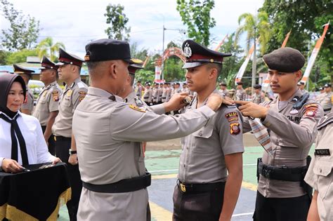 Kapolres Melawi Pimpin Upacara Kenaikan Pangkat Personel