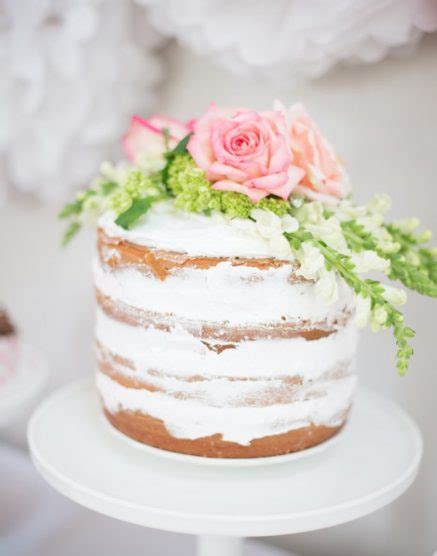 weißer Naked Cake Highlights FRIEDA THERÉS