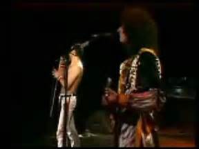 Tie Your Mother Down Queen Live At Bowl Youtube