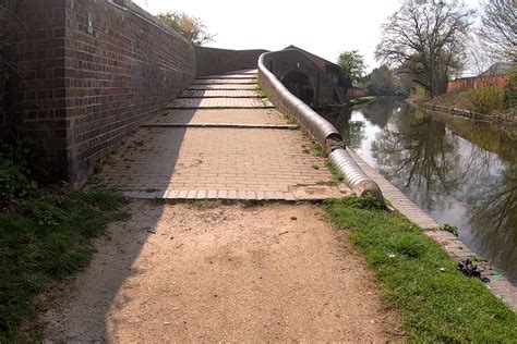 Video Newly Surfaced Canal Towpath Fiets Let S Cycle Like The Dutch