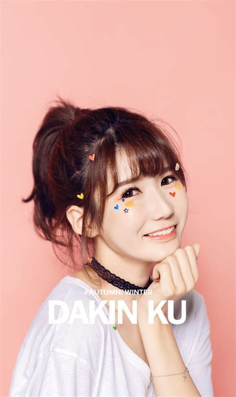 Nhan sắc của loạt hot girl đình đám Khi trang điểm kỹ càng và khi để mặt mộc