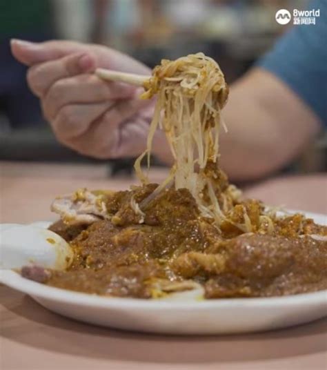 Bedok Satay Bee Hoon Stall Sees Snaking Queue After Announcing Closure