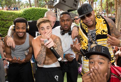 Justin Bieber Gives Fans A Thrill At Rehab