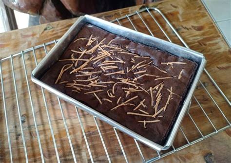 Resep Fudgy Brownies With Shiny Crust Oleh Cookbyprims Cookpad