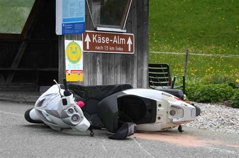 Unfall in Wildsteig 17 jährige Rollerfahrerin verunglückt