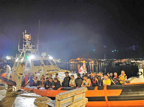 Lampedusa Soccorso Barcone Con Migranti Inchiesta Sulla Bimba