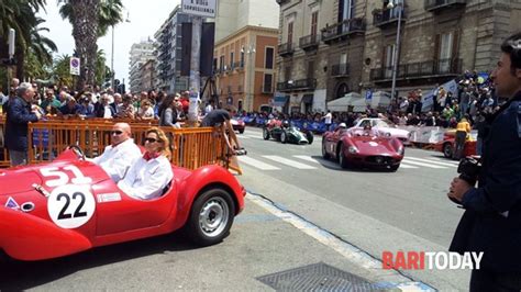 I Bolidi D Epoca Sfilano In Centro Bari Rivive Il Gran Premio Degli