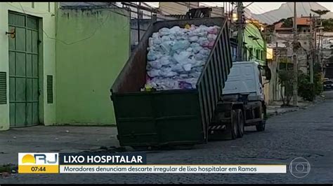 Lixo Hospitalar Descartado Em Ca Amba Em Rua Residencial De Ramos Na