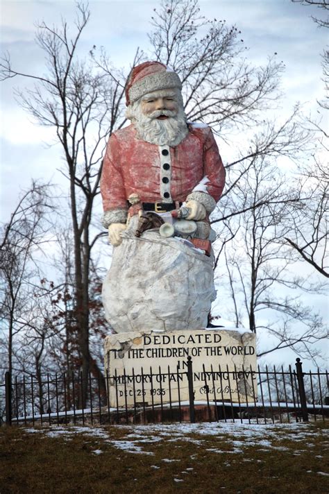 Giant Santa Claus statue in Santa Claus, Indiana | Santa claus indiana