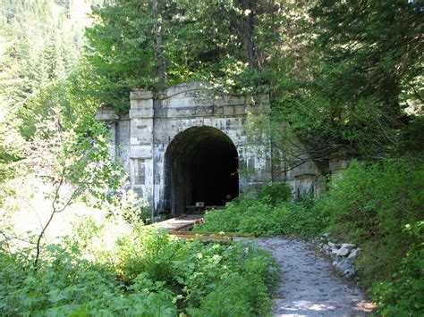 Cascade Tunnel West Entrance To The Abandoned Cascade Trai Flickr