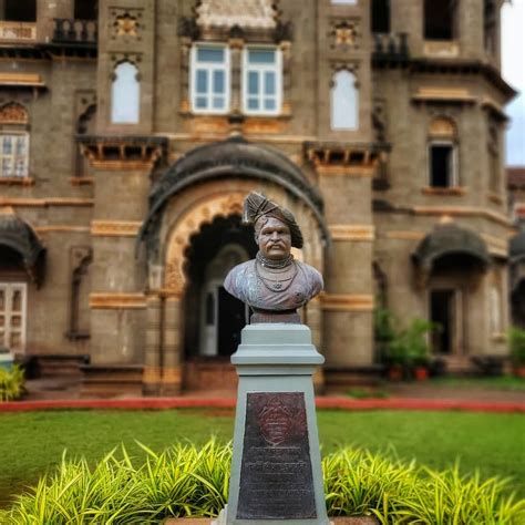 Shahu-maharaj-statu-at-new-palace | Perfect Protection India