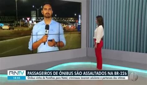 Bandidos Rendem Passageiros E Fazem Arrast O Em Micro Nibus Na Br