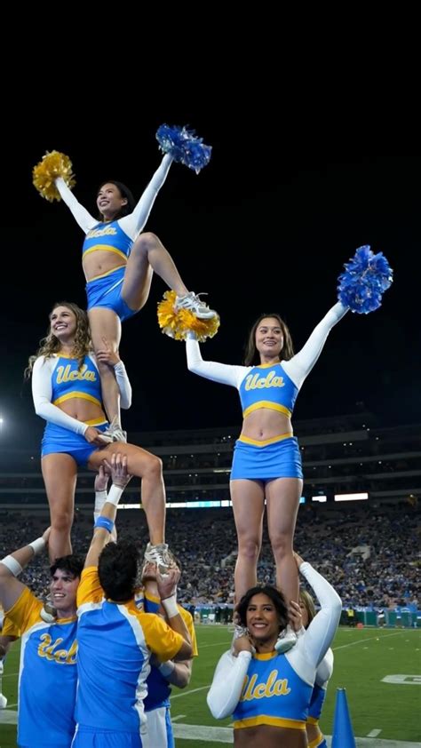 Ucla Cheer Spirit Squad Collegiate Pyramids Cal Vs Ucla Football Game