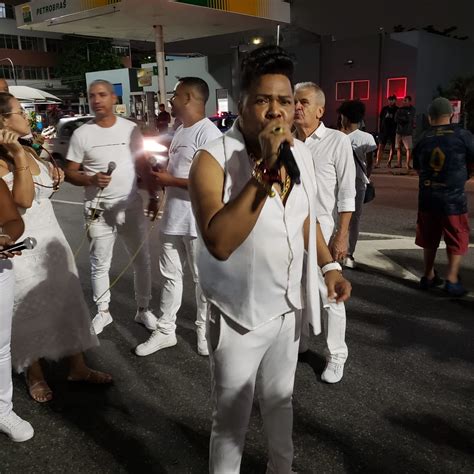 Fotos Em Ltimo Ensaio De Rua Do Ano Tuiuti Vestiu Branco Para