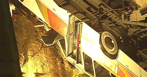 G1 Ônibus cai de viaduto e deixa pelo menos 6 mortos em Itaguaí RJ