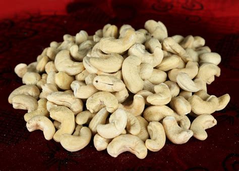 Whole Cashew Nuts W320 At Rs 540 Kg In Kumily ID 11052421591