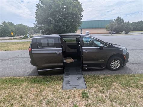 2022 Chrysler Voyager BraunAbility Chrysler Entervan XT Total