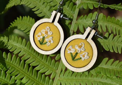 Hand Embroidered Earrings Mini Embroidery Hoops Daisies Floral T For