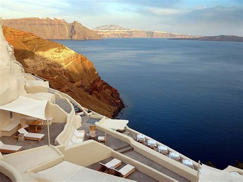 We pick the 5 best luxury hotels in Santorini - Luxurylaunches