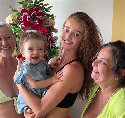 Cintia Dicker Encanta Foto De Natal Ao Lado De Pedro Scooby E A