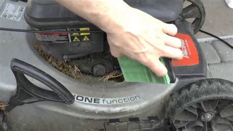 How To Remove Replace Clean Air Filter Briggs And Stratton Lawn Mower Youtube