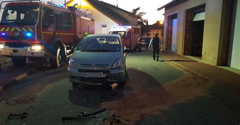 Loire Face à Face Entre Un Scooter Et Une Voiture Un Adolescent