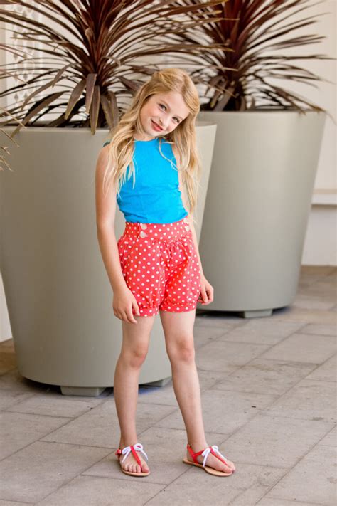 3 Hot Sexy Amelia Jakovich Bikini Pics