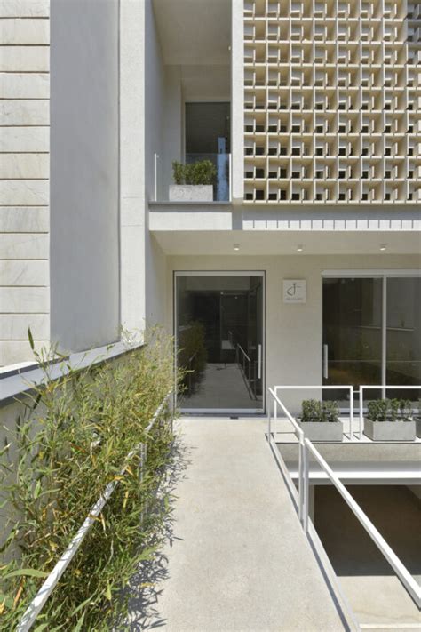 Residence Design With Purposeful Spacing And Communicative Facade Jee