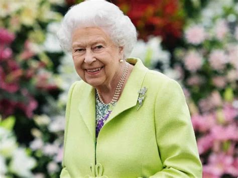 5 outfits of Queen Elizabeth II that had hidden messages