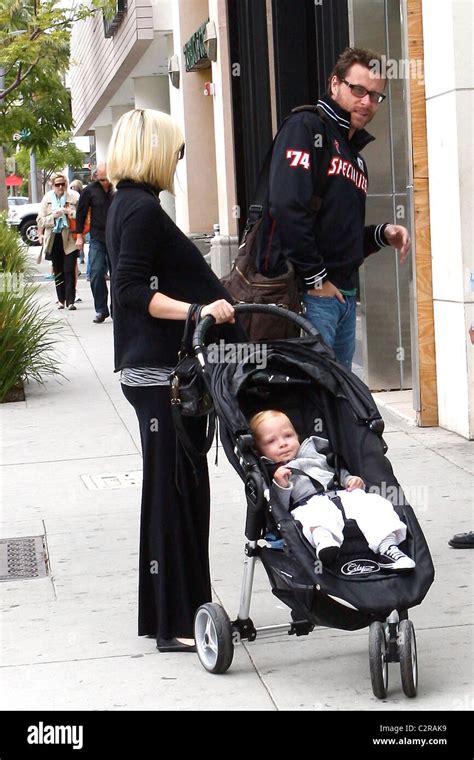 Tori Spelling Dean Mcdermott And Son Liam Aaron Go To Nate N Al Los