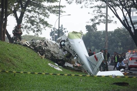 Pk Ifp Pesawat Latih Yang Jatuh Di Lapangan Sunburst Bsd Tangsel