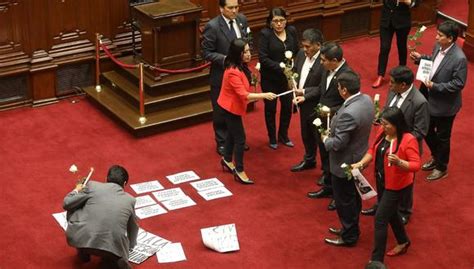 Congreso Guarda Minuto De Silencio En El Congreso Por Fallecidos En