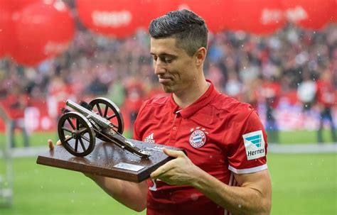 100 najlepszych piłkarzy na świecie Marca Robert Lewandowski pierwszy