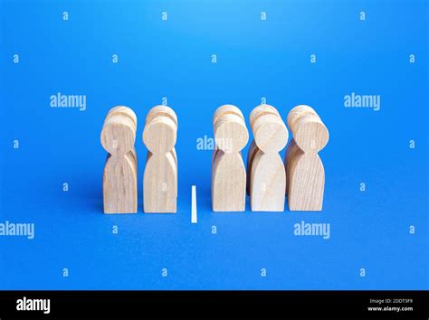 Four Out Of Ten People Separated By A Line Visualization Of Statistical Data 40 Of 100 Less