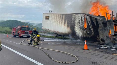 Se incendia caja de tráiler en carretera Silao San Felipe y la cierra