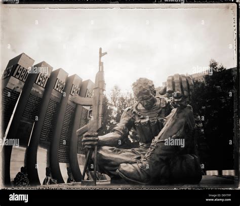 Monumento A Los Afganos Y La Primera Guerra De Chechenia El Black