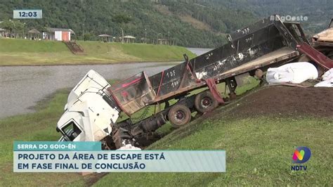 Carreta Fica Sem Freio E Sai Da Pista Na Serra Do Goio N