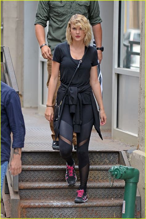 Full Sized Photo of taylor swift steps out after tom hiddleston breakup ...