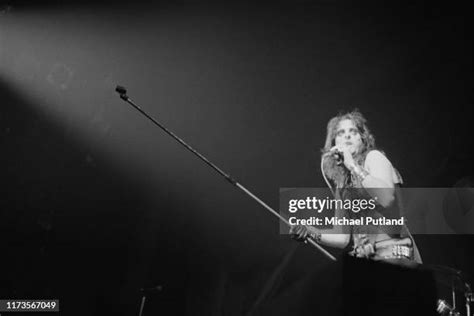 177 Alice Cooper 1972 Photos And High Res Pictures Getty Images