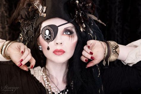 love the eye patch | Pirate makeup, Halloween makeup pirate, Pirate halloween