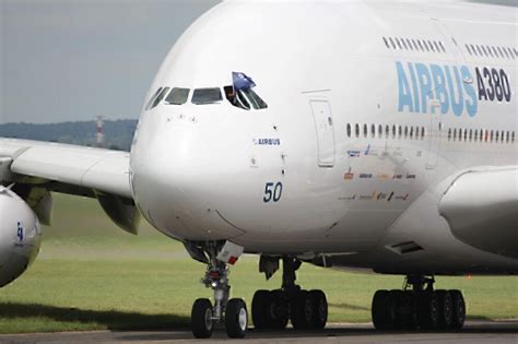 Video: Pilot Shows Off A KLM Boeing 747 Cockpit Sunroof