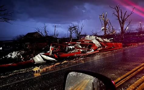 Tornados matam três pessoas no meio oeste dos Estados Unidos Mundo e