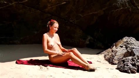 Am Strand An Der Fotze Rumgespielt Free Porn Xhamster