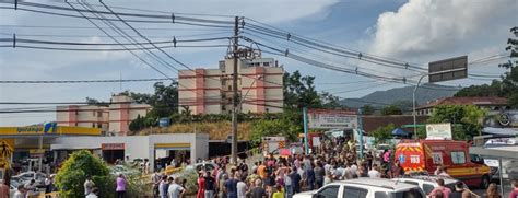 Governador De Sc Lamenta Ataque A Creche Em Blumenau Que Matou Crian As