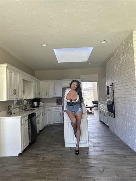 Asian Milf Waiting For You To Get Home Like This R Chinesegonewild