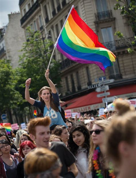 SociÉtÉ Après Le Premier Mariage Une Gay Pride Très Revendicative