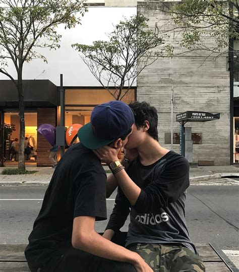 Pin Em Kiss Fotos De Beijos Casais De Adolescentes Relacionamento Gay