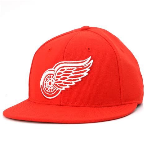 Detroit Red Wings Fitted Cap - Vintage Detroit Collection